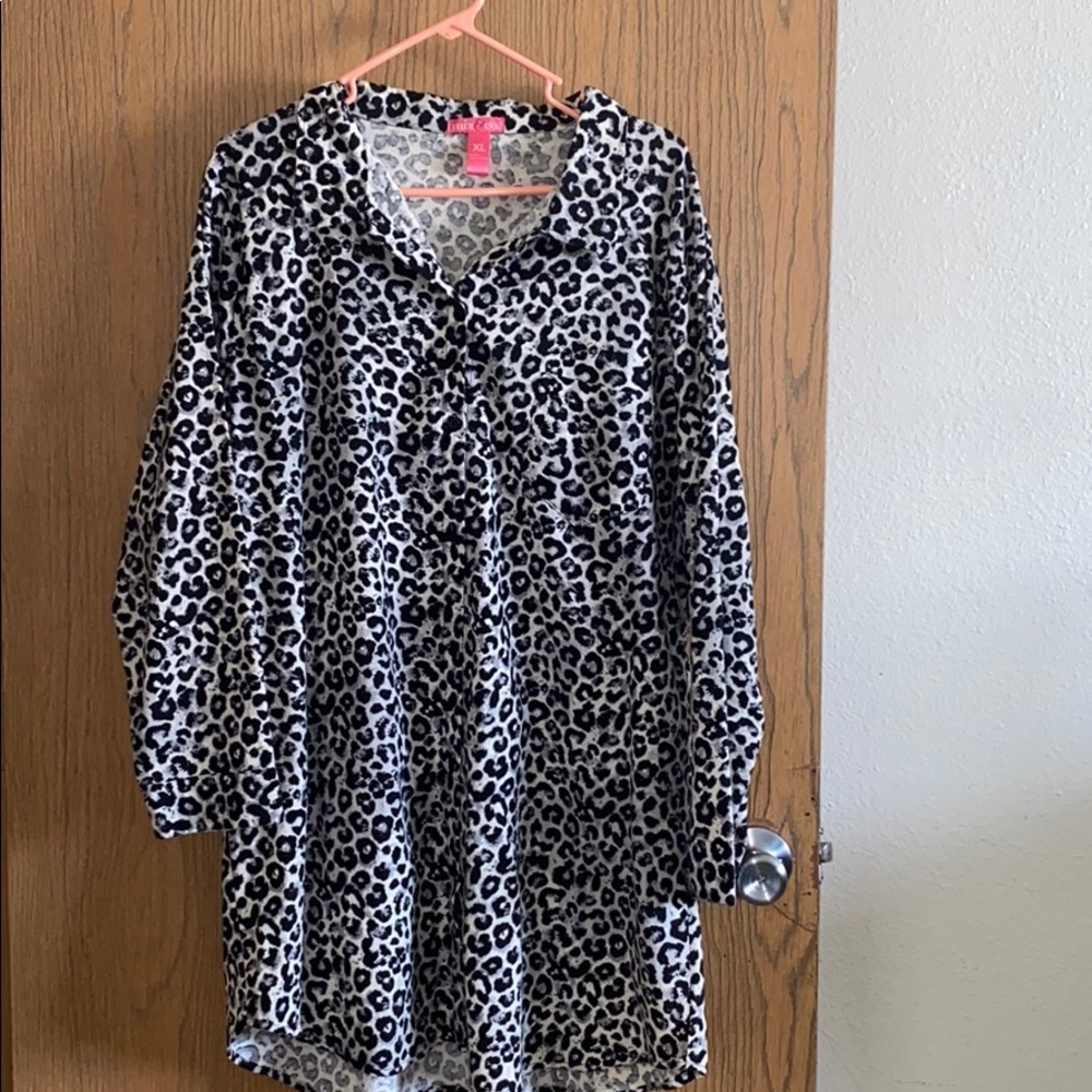 SIZE XL (16-18) WHITE LEOPARD SLEEPWEAR